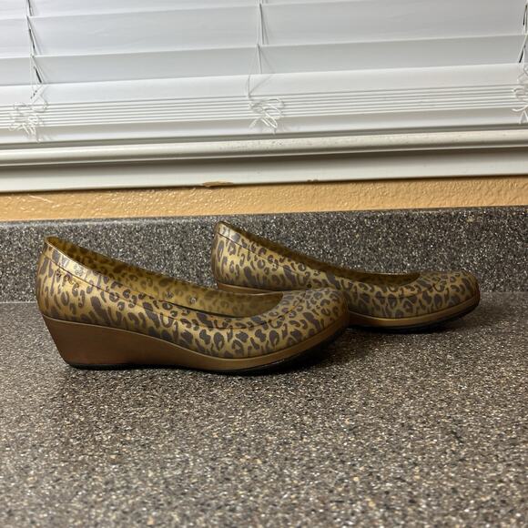 Crocs Comfort Wedge Heels Womens Sz 9 Brown Cheetah Pattern Classic Slip On Pump - Picture 4 of 10